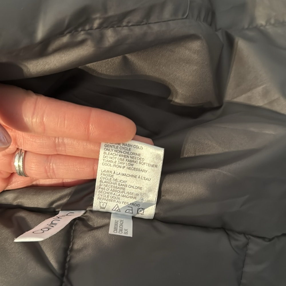 EXCELLENT CONDITION - Calvin Klein Men’s Black Puffer Jacket Sz M - Picture 9 of 9